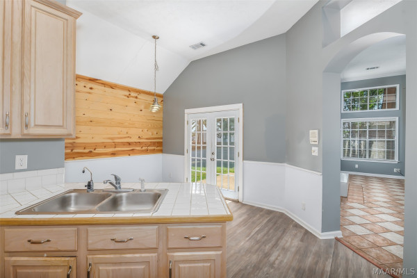 2661 Queens Hollow Court