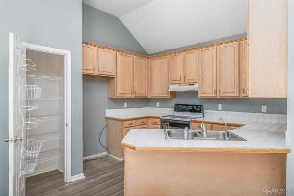 2661 Queens Hollow Court