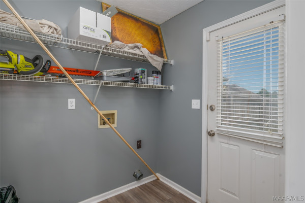 2661 Queens Hollow Court