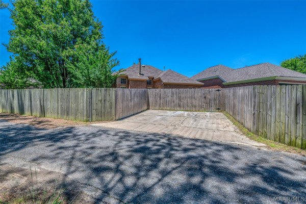 2661 Queens Hollow Court