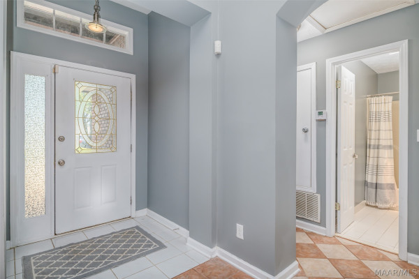 2661 Queens Hollow Court