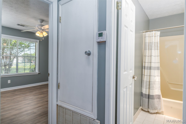 2661 Queens Hollow Court
