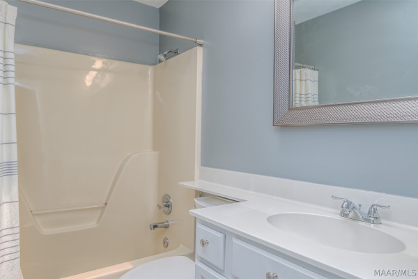 2661 Queens Hollow Court