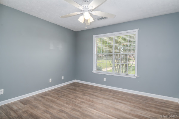 2661 Queens Hollow Court