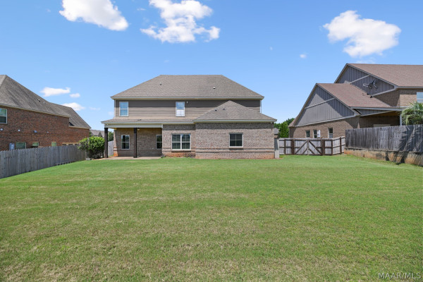 422 SYDNEY Drive N