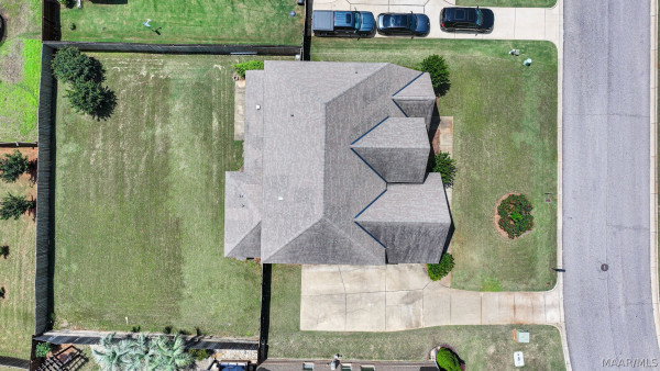 422 SYDNEY Drive N