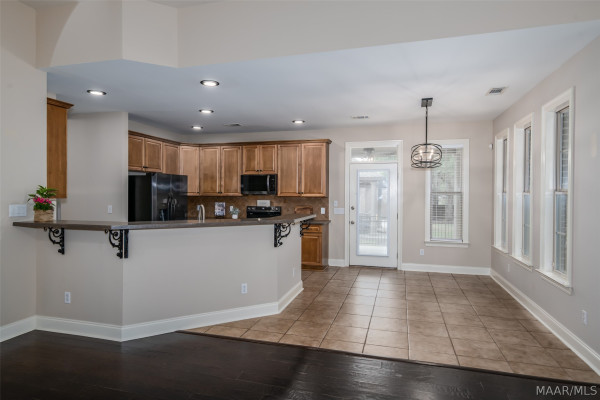 8712 Morning Place
