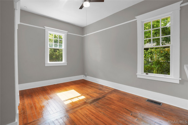 33 N CAPITOL Parkway
