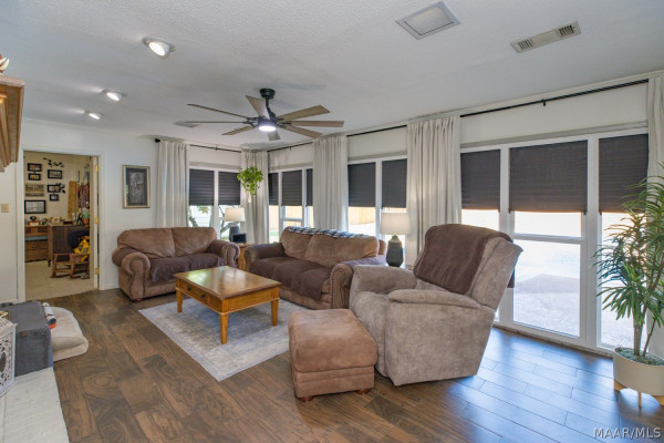 605 FRESNO Lane
