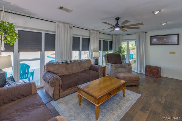 605 FRESNO Lane
