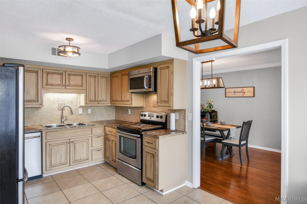 1243 CEDRIC Court