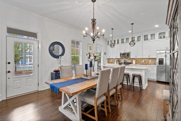 76 Double Oak Avenue