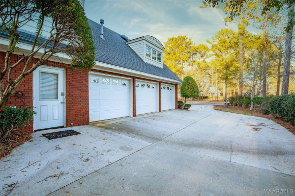 9841 Wynchase Circle