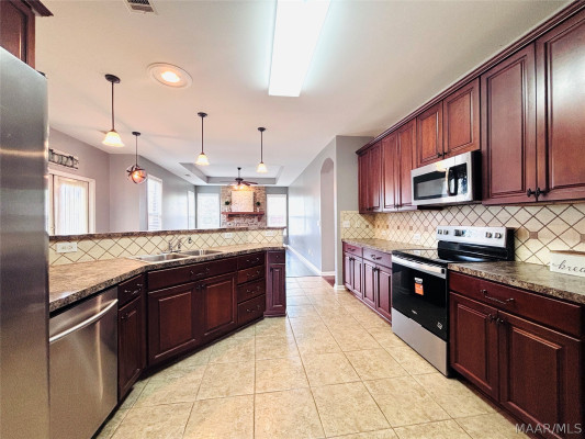 8220 GRAYSON Grove