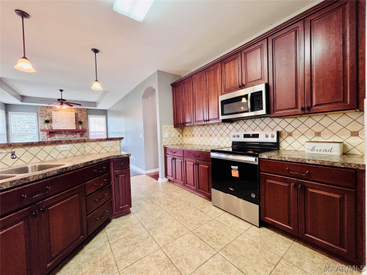 8220 GRAYSON Grove