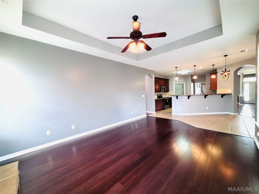8220 GRAYSON Grove