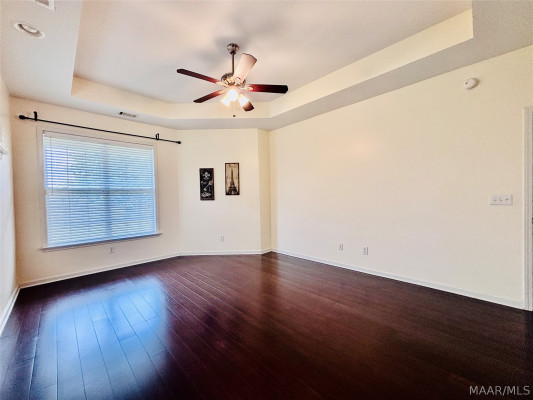 8220 GRAYSON Grove