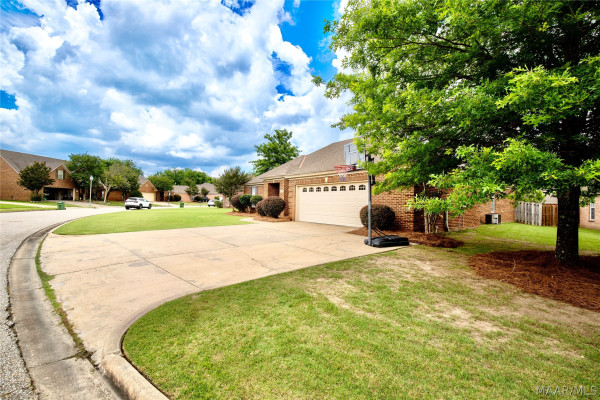8220 GRAYSON Grove