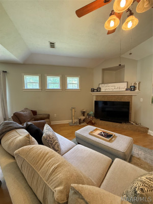 116 Oakleigh Drive