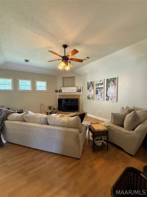 116 Oakleigh Drive
