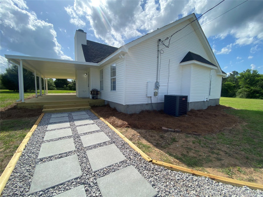 231 E COUNTY RD 68 . W