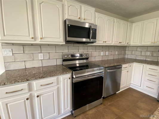 231 E COUNTY RD 68 . W