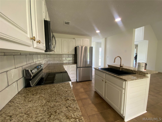 231 E COUNTY RD 68 . W