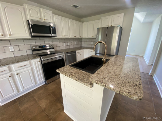 231 E COUNTY RD 68 . W