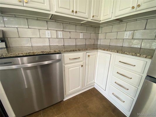 231 E COUNTY RD 68 . W