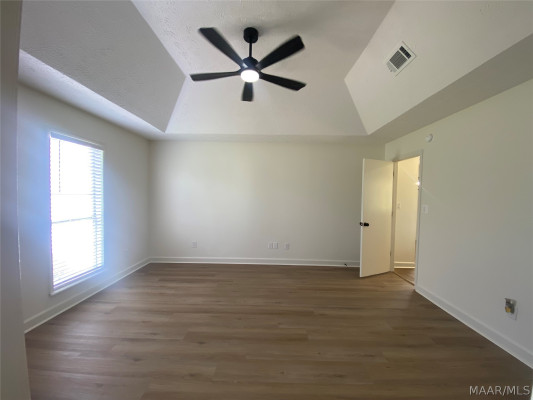 231 E COUNTY RD 68 . W