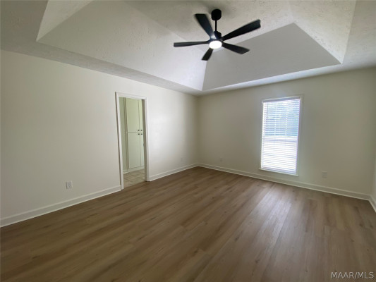 231 E COUNTY RD 68 . W