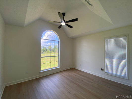 231 E COUNTY RD 68 . W