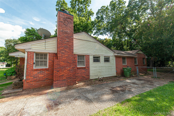 409 Honeysuckle Court