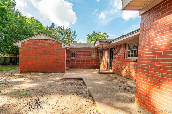 409 Honeysuckle Court