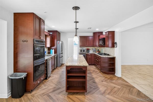 6555 Eastwood Glen Drive