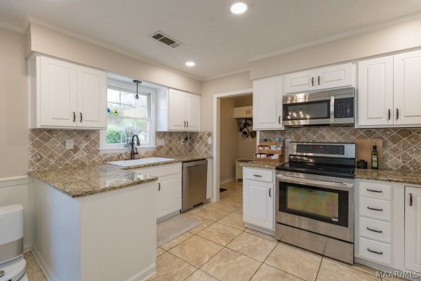 445 ARROWHEAD Drive