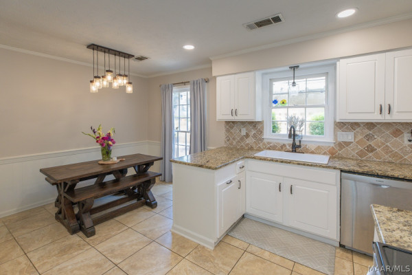 445 ARROWHEAD Drive