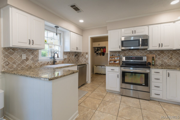 445 ARROWHEAD Drive
