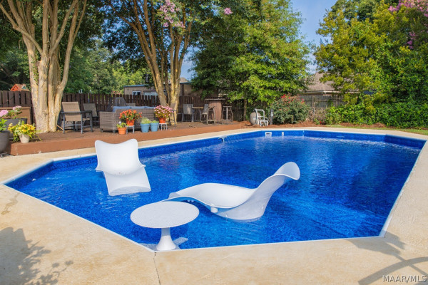445 ARROWHEAD Drive