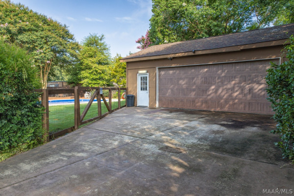 445 ARROWHEAD Drive