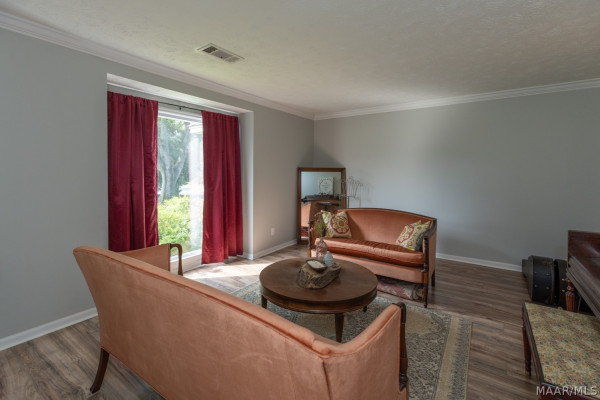 445 ARROWHEAD Drive