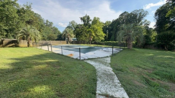 944 Silver Creek Circle