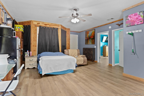 105 Lakeview Court