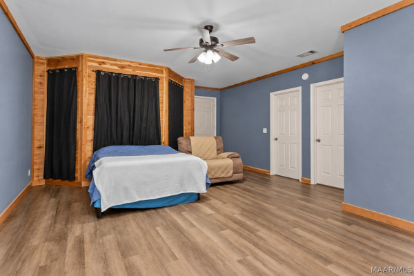 105 Lakeview Court