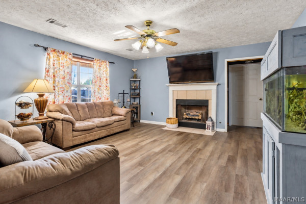 105 Lakeview Court