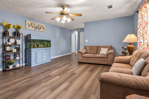 105 Lakeview Court