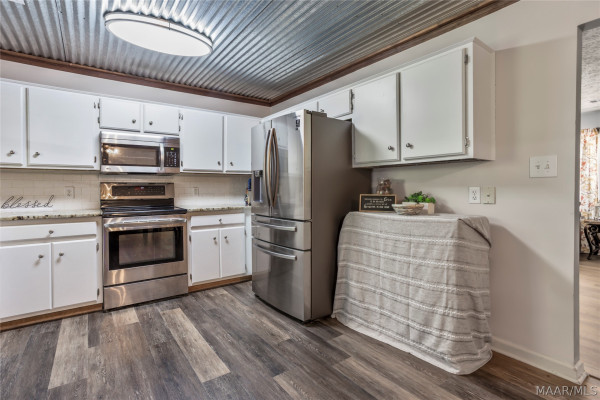 105 Lakeview Court