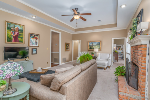 1813 Chenoweth Lane