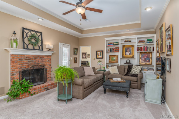1813 Chenoweth Lane