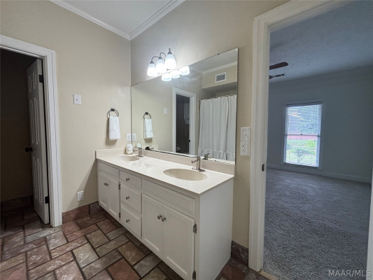 8618 STURBRIDGE Drive